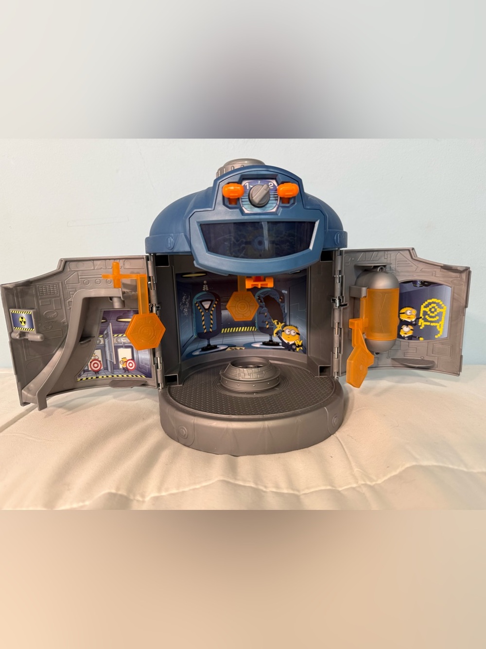 Minions Spaceship House